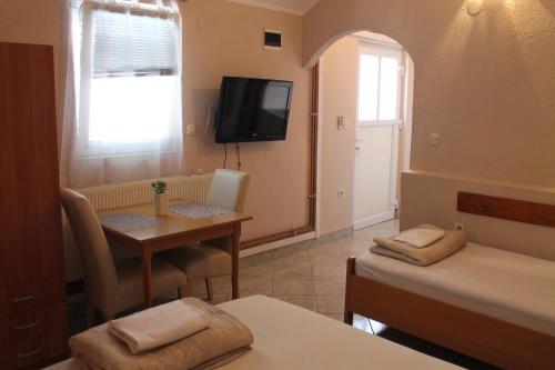  Apartments Milivoj Ćustić in Murvica