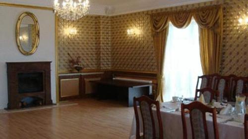 Létesítmények, Hotel Julian in Zachod