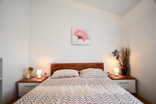 Comfortable apartment near the Hidrobaza beach - image 11