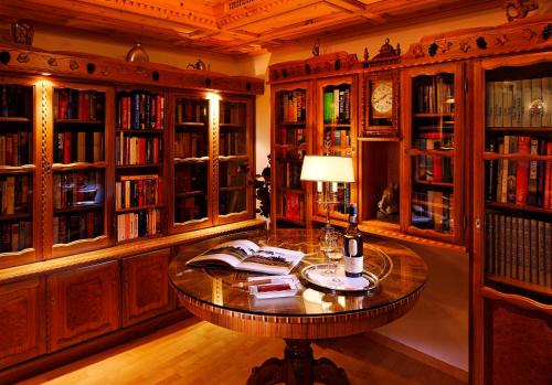 娛樂設施, Relais & Châteaux Schlosshotel Chastè - Scuol Tarasp (Relais & Chateaux Schlosshotel Chaste - Scuol Tarasp) in 塔拉斯普