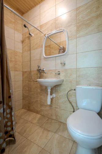 Double Room with Balcony image 7