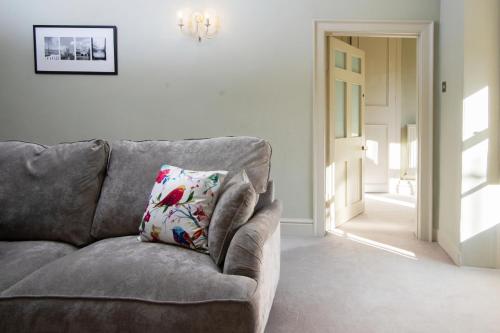 Stunning Royal Crescent Apartment with 3 Bedrooms, Bath (photo 10)