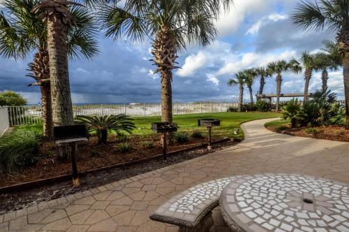 Ocean Unit 1805 Condo near Bahama Bobs Beach Side Cafe