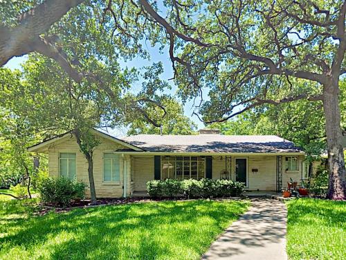 Light-Filled Charmer Home Home - main image