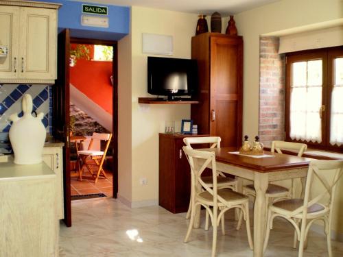 Kitchen, Apartamentos Huerta Carua I y II in Villamayor