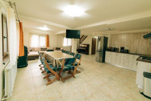 Gold House - image 6