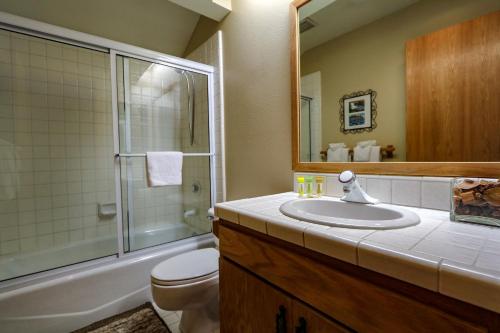Snowcreek 878 Apartment - image 4