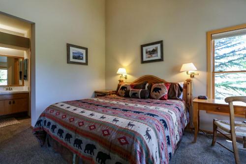 Snowcreek 878 Apartment - image 9