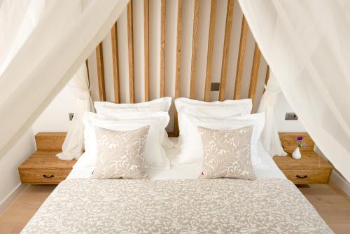 Deluxe Suite image 6