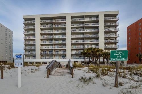 Three-Bedroom Apartment image 9