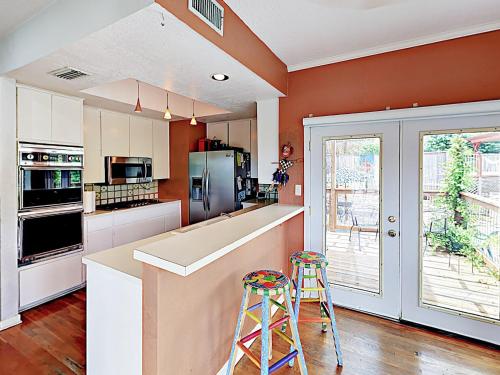 Zilker Brookhaven Home - image 2