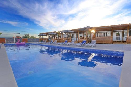 Apartments with a swimming pool Turanj Biograd - 17564