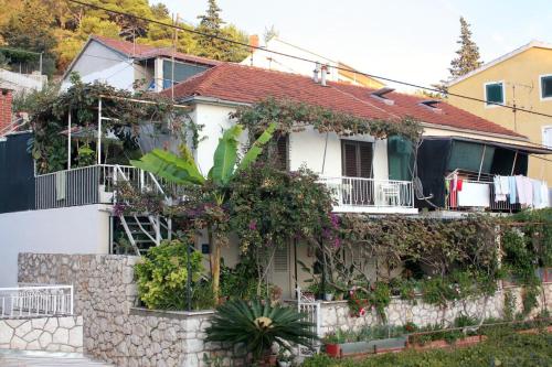 Apartments with WiFi Hvar - 5690