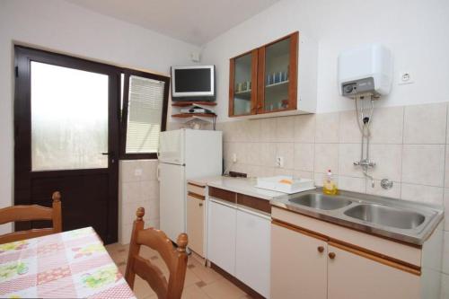 Apartment Sali 8136b in Sali