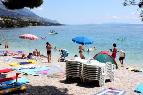 Apartments with a swimming pool Brela Makarska - 13592 - image 8