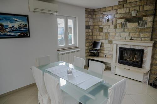 Apartments with a parking space Sveti Ivan Umag - 13708 Umag 