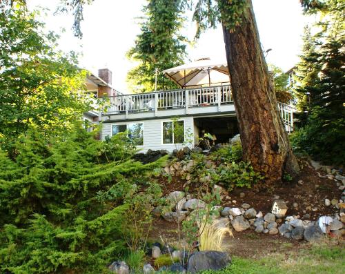 Linda's By The Lake - Accommodation - Maple Valley