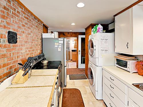 8 Peck's Way Orleans Home - image 7