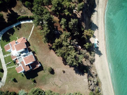  Summerday Villa Private Beach in Nea Iraklia
