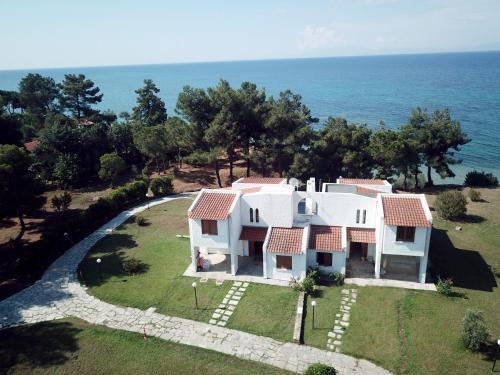  Summerday Villa Private Beach in Nea Iraklia