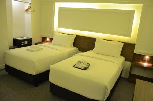 Standard Twin Room image 2
