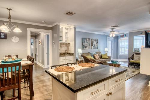 Breezy Bungalow Condo - image 5