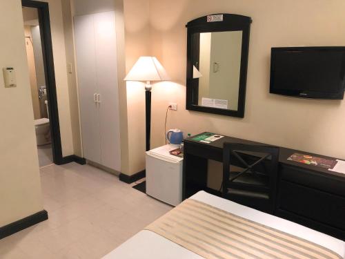 Tower Inn Makati Business Hotel – Makati, NY