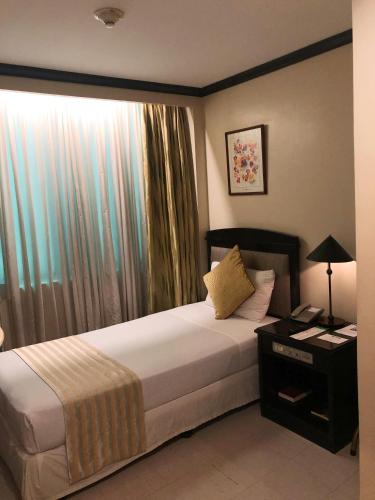 Tower Inn Makati Business Hotel – Makati, NY