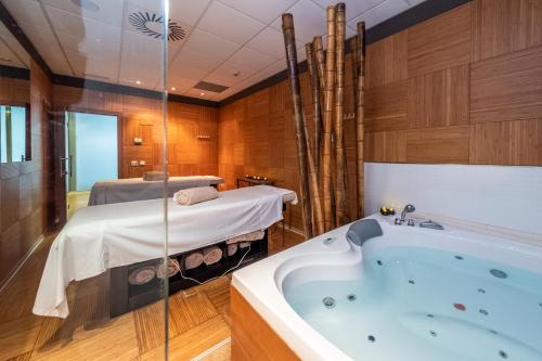 Hot tub, ARTIEM Asturias in Villaviciosa