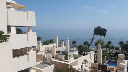 شرفة/ تراس, Beach apartment with Private Pool in Los Granados del Mar