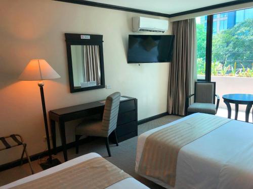 Tower Inn Makati Business Hotel – Makati, NY
