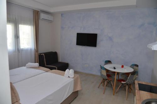 Studio Apartment image 2