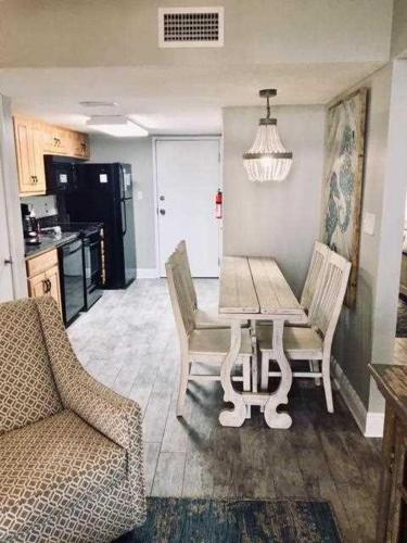 Gulf Shores SurEt Club 206C Condo - image 7