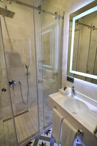 Pera Luna Residence - image 6