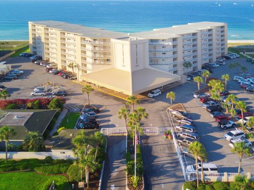 Holiday Surf & Racquet Club 209
