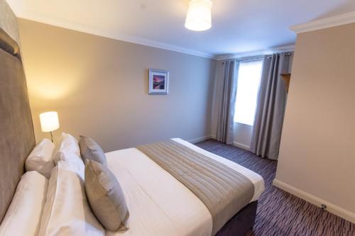 The George Hotel - image 3
