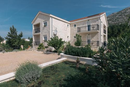 Hedon-Stone, Starigrad-Paklenica (Ortopula) (foto 2)