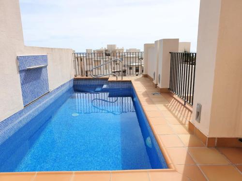 Amazing Penthouse with Rooftop Pool in Estepona gîte à louer Estepona