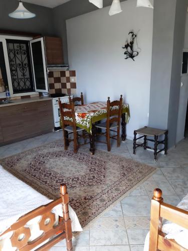  Paradise City studios in Loutraki