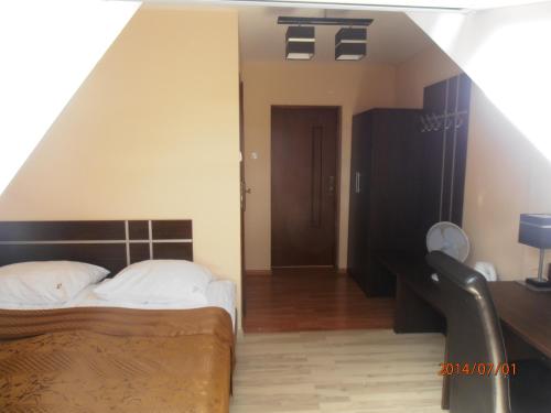 Small Twin Room image 3