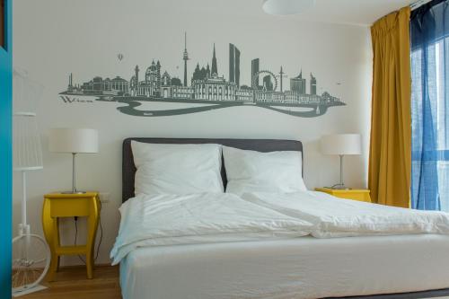  Yellow Flower Apartment with Pool - 5 min to Lake in Wien