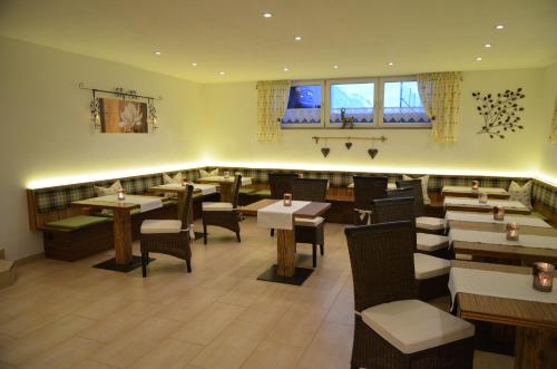 Restaurant, Apartmenthaus Bader in Ostbach