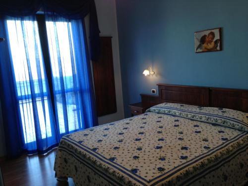 Guestroom, Hotel Pina Ristorante in Isola Del Gran Sasso