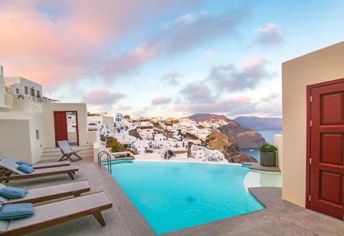 Two Bedroom Villa with Infinity Pool and Caldera View image 10