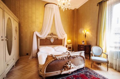 Belle Époque Double Room with Canopy Bed