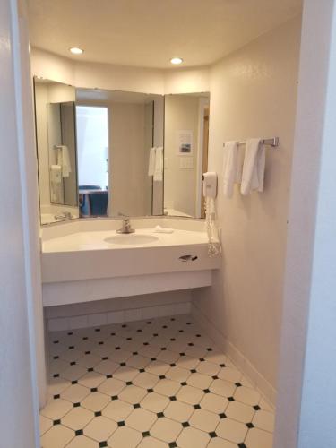 Horizon Inn Norcross - image 2