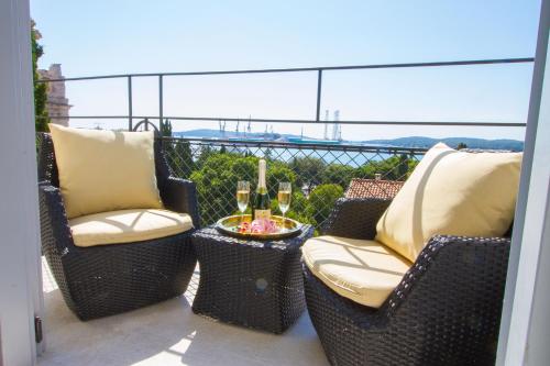 Arena & Sea View Luxurious Residence