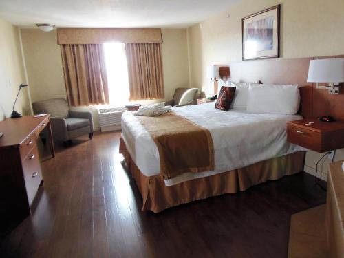 Rosslyn Inn & Suites