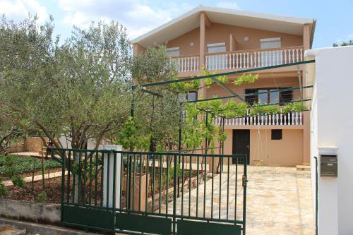  Apartments Jagoda, Pension in Pridraga