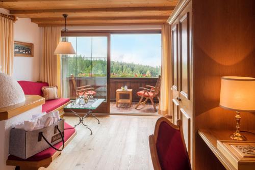 Double Room with Balcony and Mountain View